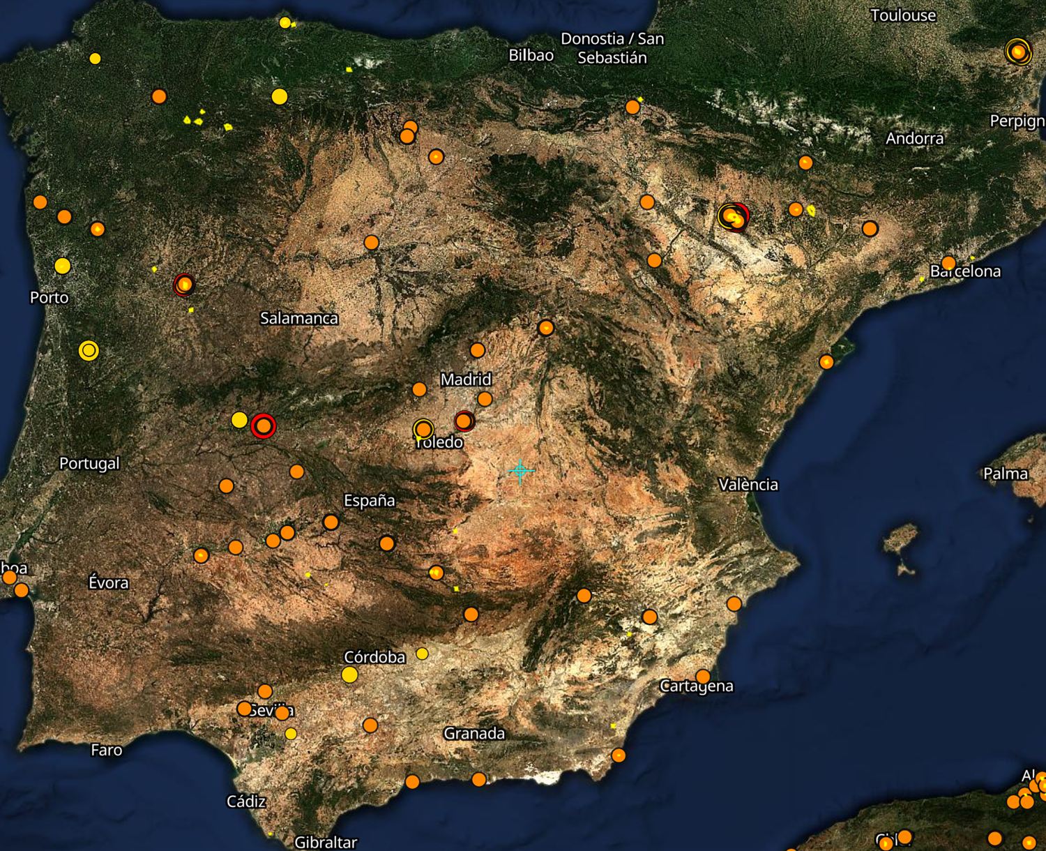 Mapa de detección de incendios por satélite de la península ibérica que muestra focos de incendio activo